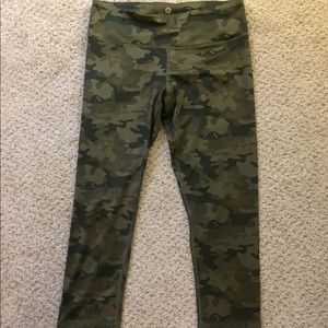 Camo Workout Capri Leggings-90 Degrees